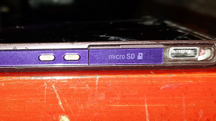 Sony Xperia Z - стертые контакты для подключения кредла