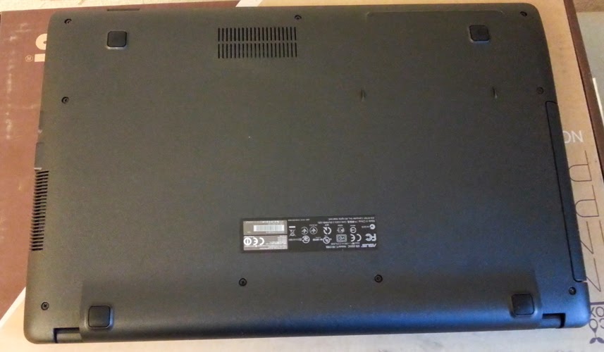 Ноутбук Asus X551CA - вид снизу