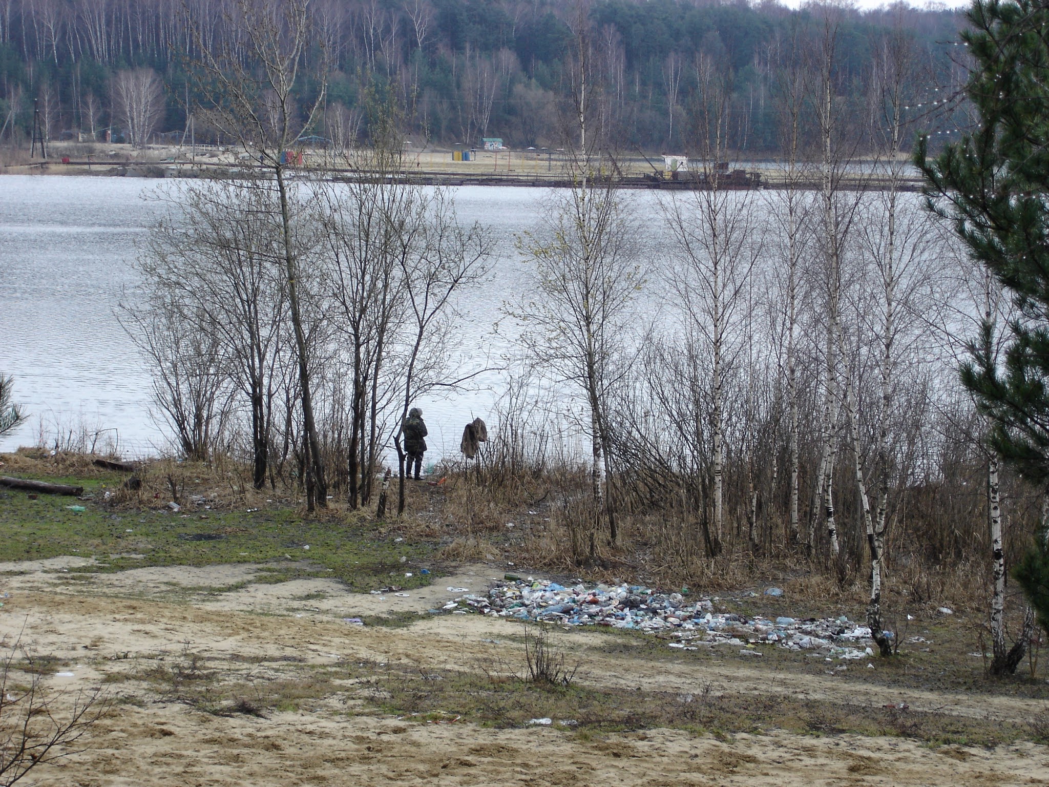 Загаженность карьера в Лыткарино, Московская область.