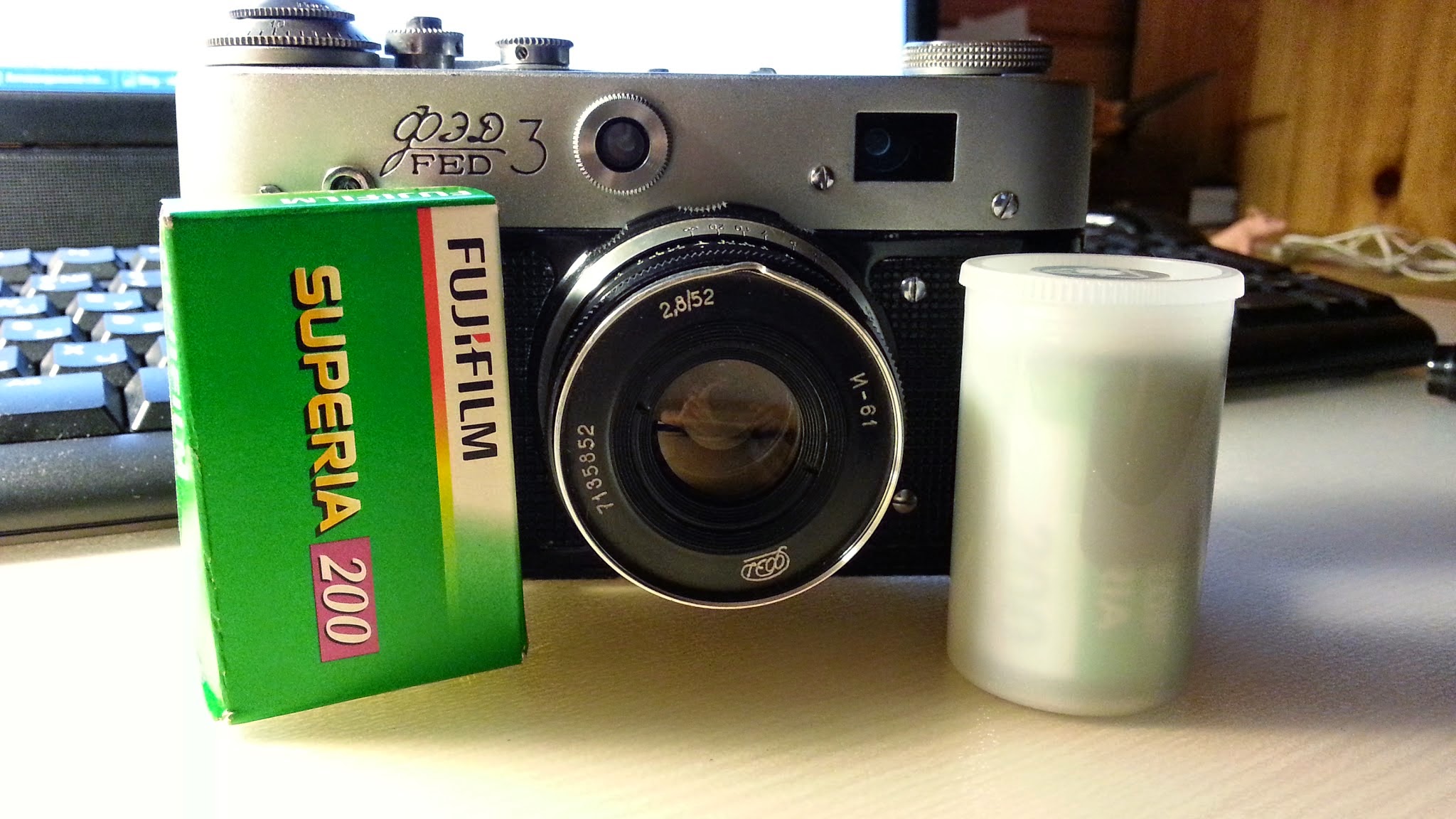 Фотоаппарат ФЭД 3 и пленка Fujifil Superia 200. Снято Panasonic Lumix GF1.