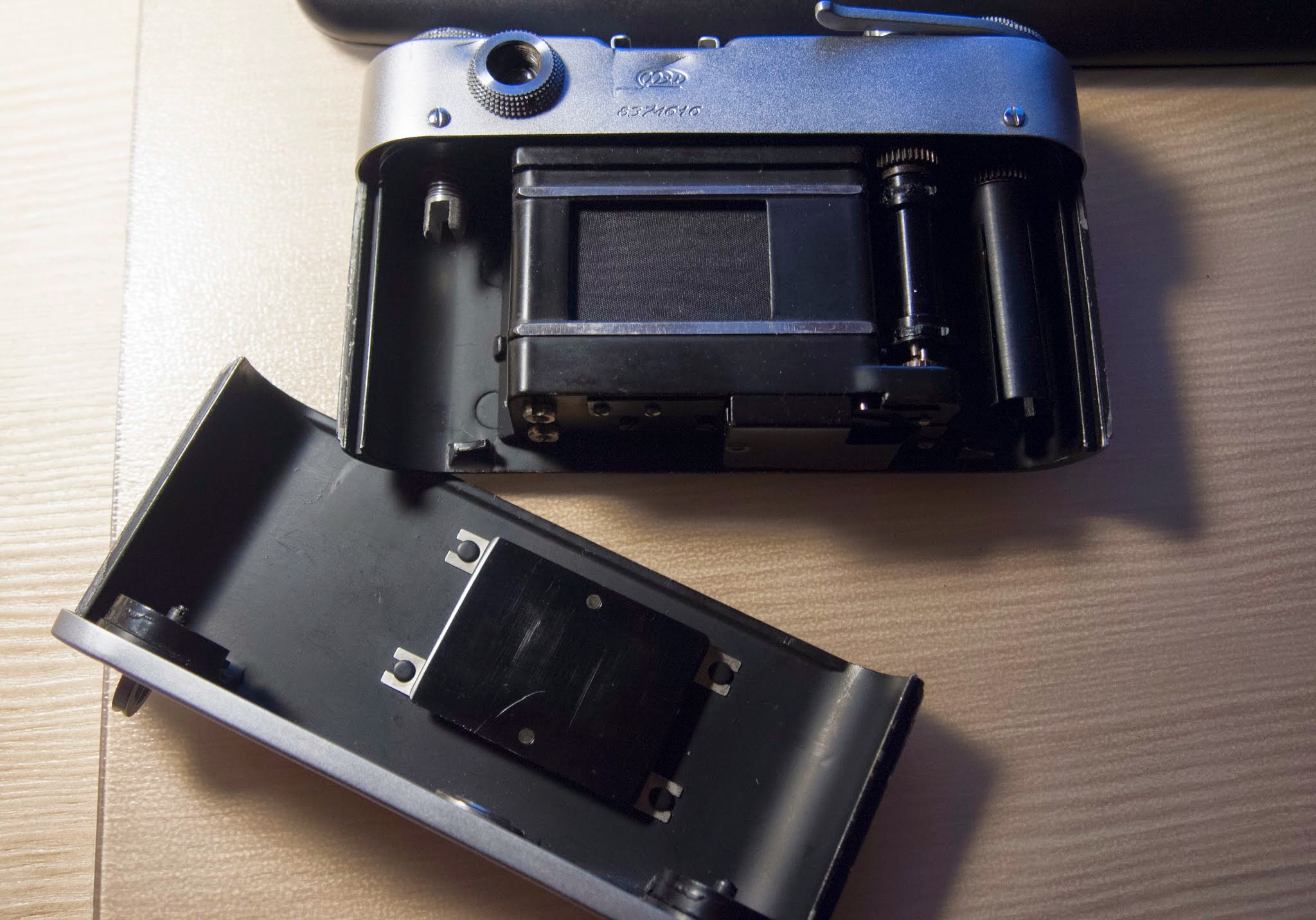 Фотоаппарат ФЭД 3 в разобранном состоянии. Снято Panasonic Lumix GF1.