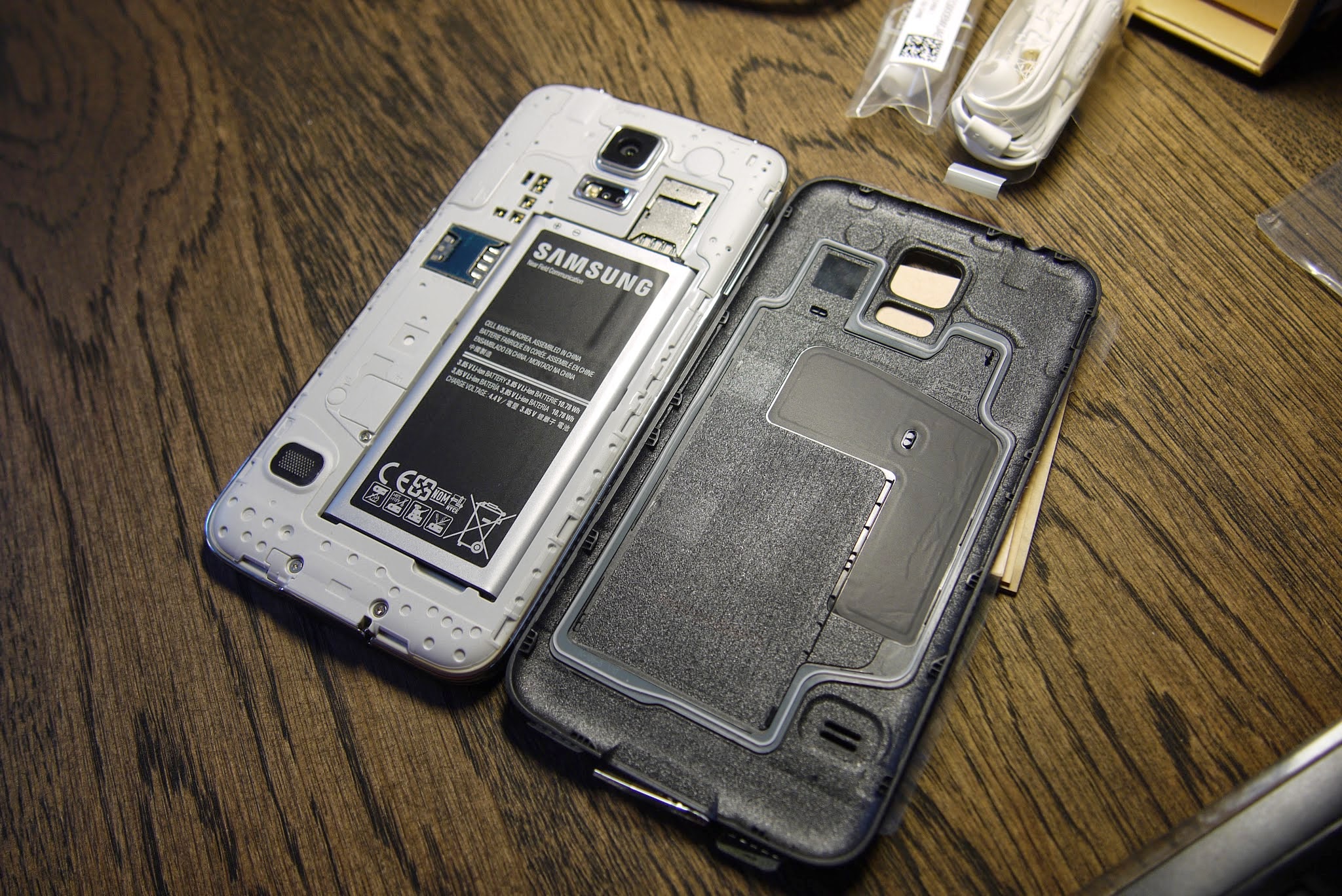 Samsung Galaxy S5 Duos. Вид изнутри