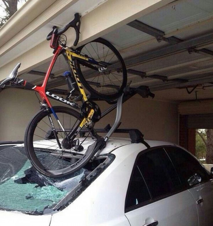 Тот самый случай, когда забыл, что велосипед на крыше