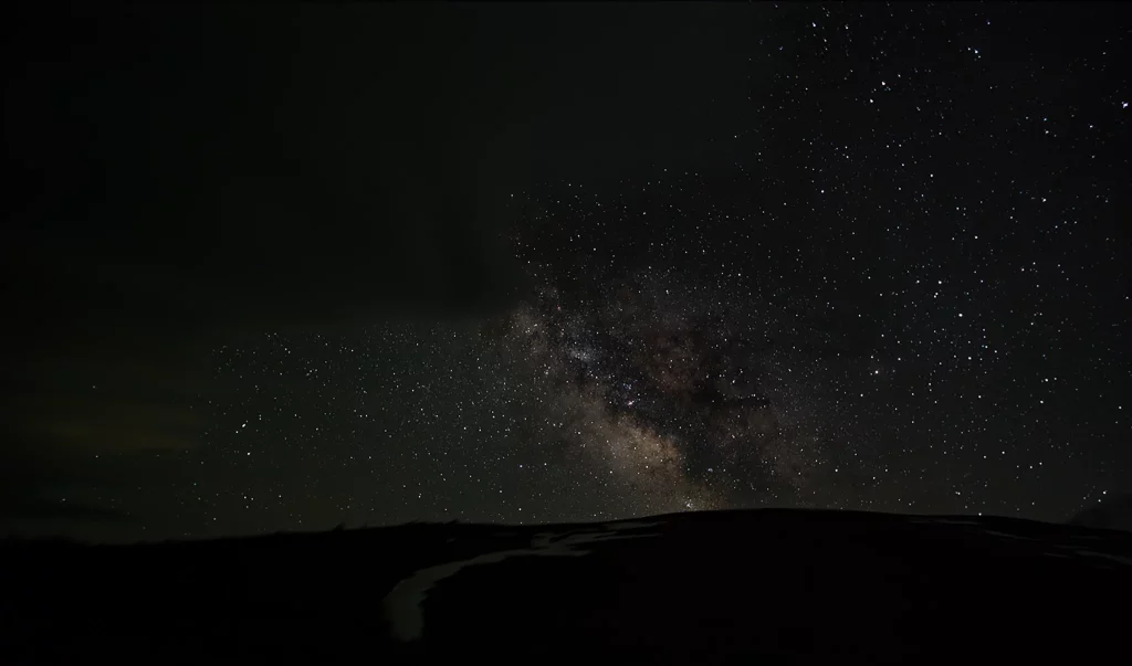 Стекинговая фотография Млечного пути из 20 фотографий обработанных в DeepSkyStacker. Дополнительная обработка ACR.